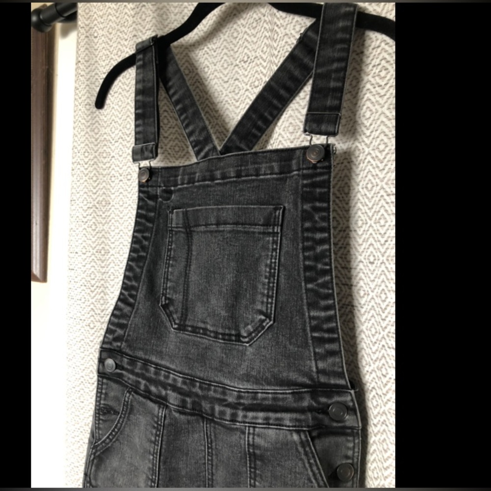 Brandi Melville adjustable Overalls!